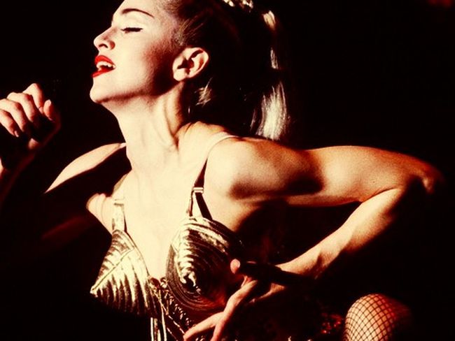 sujetador-Gaultier-diseno-Madonna-subasta_PLYIMA20121203_0005_5